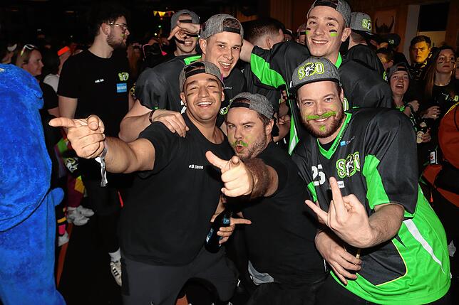 Bild 1: Wikinger feiern Riesenparty zum 40. Geburtstag