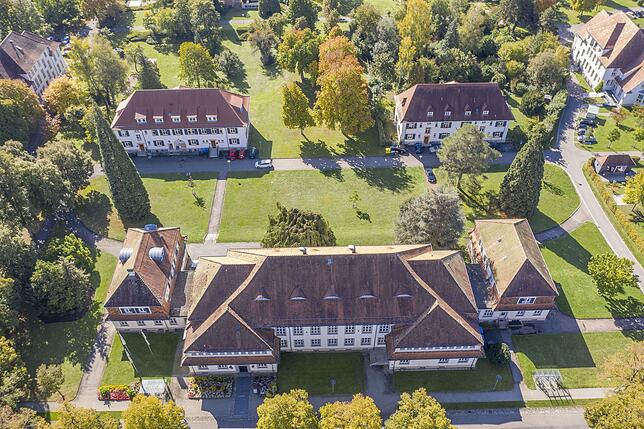 In Haus eins sind administrative Abteilungen untergebracht: Verwaltungsgebäude mit Geschäftsführung, Personalabteilung, ...