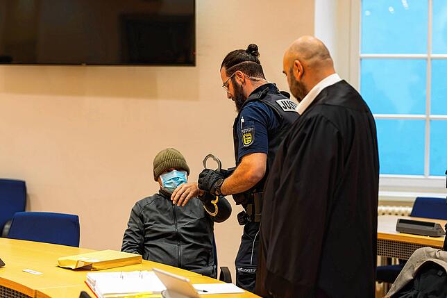 Der 58-jährige Tatverdächtige soll einen 38-Jährigen nach einem Streit erschossen haben, teilte die Staatsanwaltschaft Waldshut-Tiengen ...