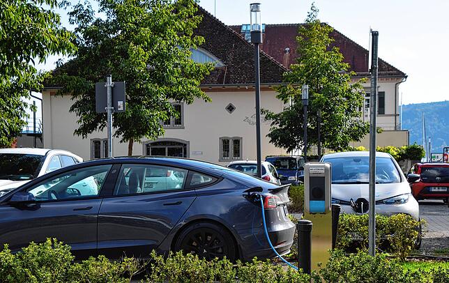 Die beiden öffentlichen E-Ladesäulen am Zollhaus in Ludwigshafen sollen nach einem Ratsbeschluss vom 4. Oktober vorübergehend ...