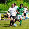 SG Marbach/Rietheim-Verteidiger Matthias Schuhmacher (links) gewann am letzten Spieltag mit wenig Müh und Not gegen den FC Bräunlingen.