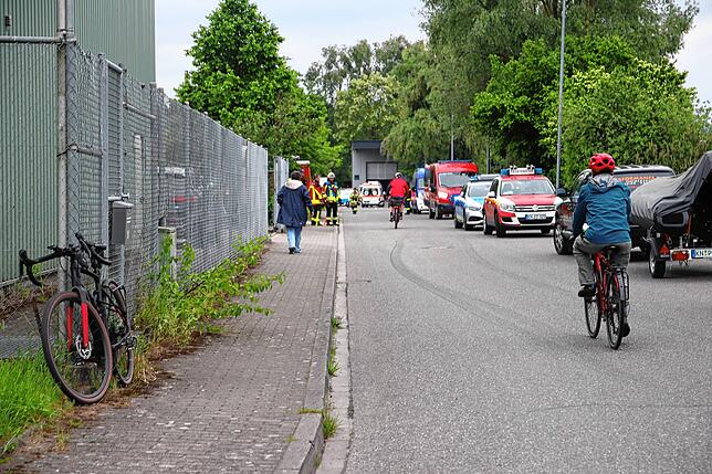 Bild 3: Einsatzkräfte verhindern Schlimmeres – Bilder vom Brand im Industriegebiet