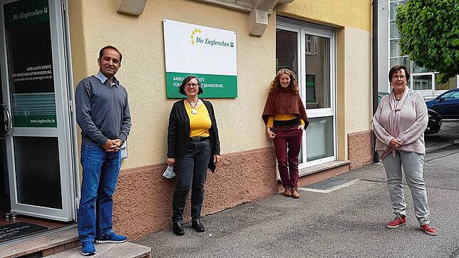 Arbeiten zusammen (von links): Ajmal Farman, Dagmar Bigerl und Juliet Brook Blaut von dem Verein Unser buntes Engen sowie Ina Klietz von ...