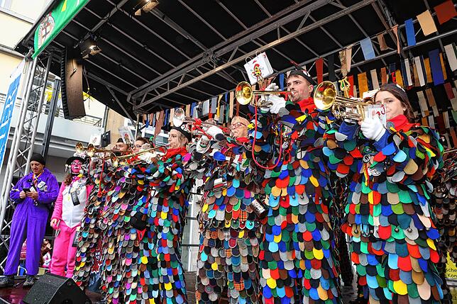Bild 3: Schmotziger Dunschtig in Konstanz: Fasnacht mit Musik, Hästrägern und buntem Treiben - Die Bilder!