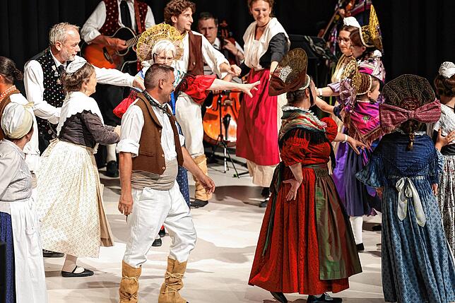 Bild 12: Festakt 50 Jahre Städtepartnerschaft in der Markolfhalle