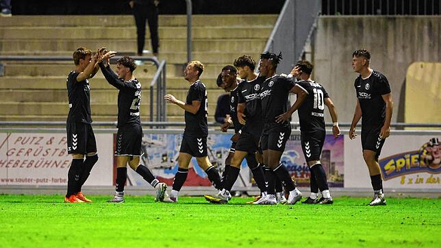 Der SC Konstanz-Wollmatingen holt beim Derby gegen den FC Singen drei Punkte.