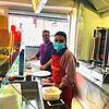 Ali und Hatice Kaval sind zuversichtlich, dass sie beide bis zum Ende des Lockdown mit ihrem Kebap- und Pizza-Imbiss in Bermatingen ...