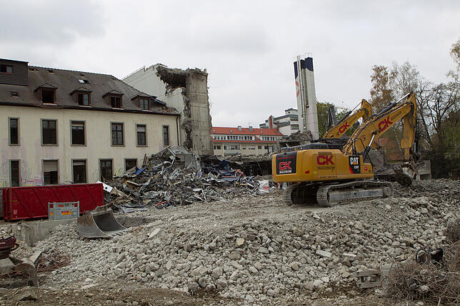 Bild 15: Chronologie eines Abrisses: Wir haben den Rückbau des Vincentius-Krankenhauses in Bildern und Videos begleitet