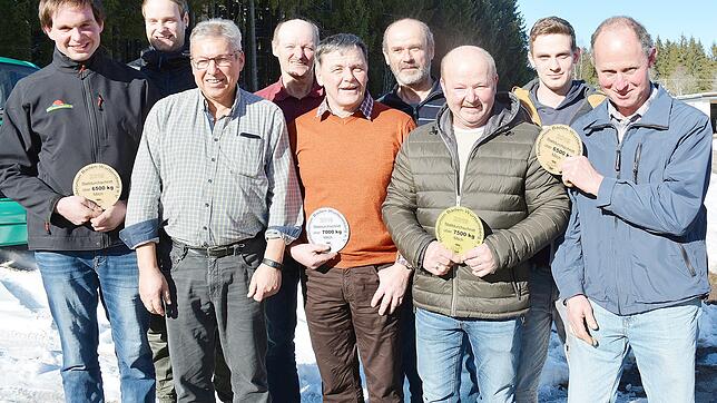 Große Freude bei den besten Betriebsinhabern des Vorderwälderzuchtvereins Brigach-Breg: Gerhard Klausmann (von links), Pirmin Riesle, ...
