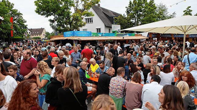 Bild 26: Im Yachthafen auf der Reichenau spielt die Musik! Bilder vom Abend beim Wein- und Fischerfest