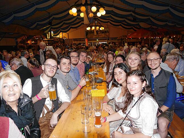 Bild 7: So schön war der Bieranstich auf der Hilzinger Kirchweih