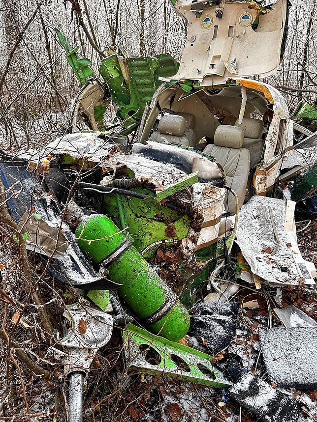 Bild 3: Tödlicher Flugzeugabsturz: Eindrücke von der Bergung des Wracks