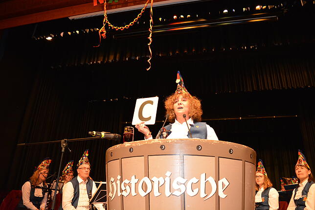 Bild 9: Dreckkübelgschwätz in Markdorf: Bilder der Akteure auf der Bühne