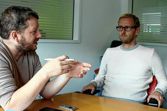 SÜDKURIER-Sportchef Dirk Salzmann bei einem früheren Gespräch mit Martin Schweizer.