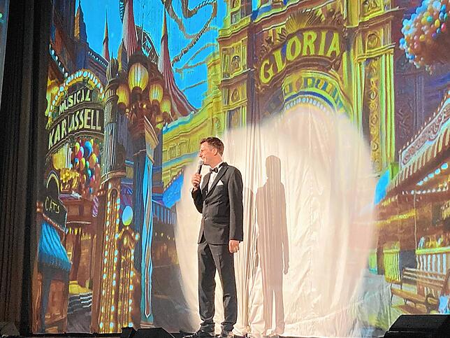 Bild 5: Gute Laune bei der Premiere des Musical-Karussells im Gloria-Theater