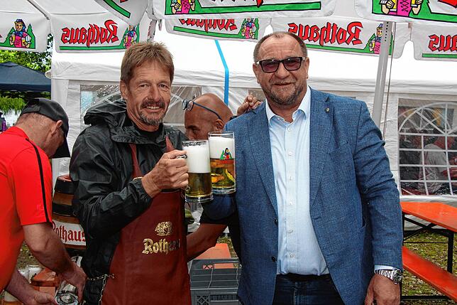 Bild 21: Uhldingen feiert: Die besten Bilder vom ersten Tag des Hafenfestes mit Schrottregatta
