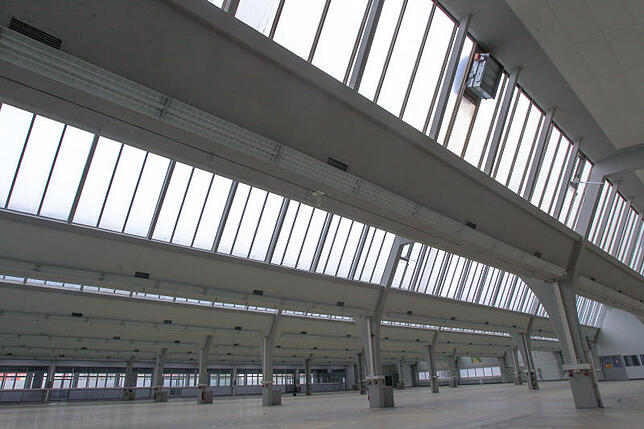 Viel leerer Raum in einer ehemaligen Siemens-Halle.