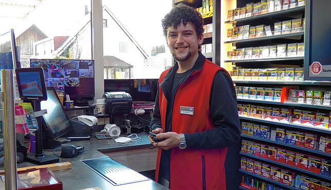 „Früher sind die Leute fröhlicher in den Laden gekommen“, sagt Benedikt Stephan, Stationsleiter der Esso-Tankstelle in ...