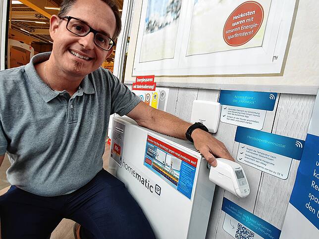 Ein digitales Thermostat an die Heizung hat mehrfache Vorteile. Tobias Bacher empfiehlt diese Geräte.