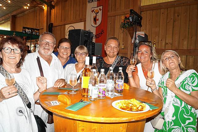 Bild 14: Bilder vom Daisendorfer Weinfest am Freitagabend rund um die Fruchtscheune von Mathias Bernhard