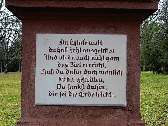 Inschrift des Grabsteins