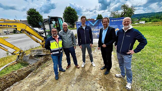 Endlich geht es voran mit dem Ausbau des Glasfasernetzes in Gottmadingen. Artur Amorim, Heinz-Dieter Restle, Martin Boos, Michael ...