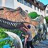 Profi Nikolaj Arndt achtet bei seinem 3D-Bild auf dem Blumberger Marktplatz auf jedes Detail.