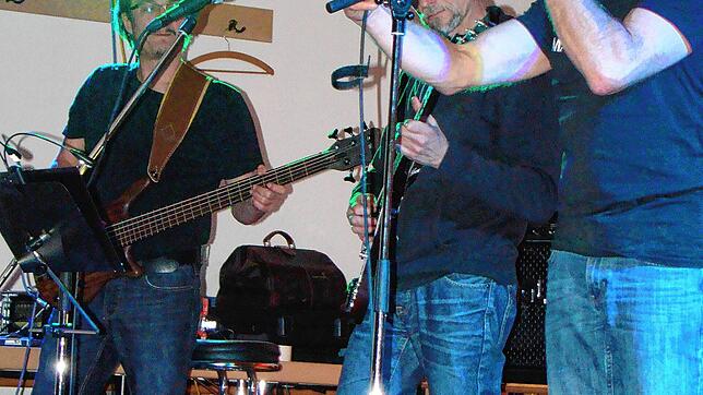 Macrol begeisterte ihr Publikum beim Rockfest schon in der Vergangenheit, hier von links Markus Alle, Manfred Jung und Hubert Eisemann. ...