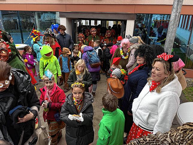 Bild 17: Fasnacht 2025 in Friedrichshafen: Rathaussturm & Schulbefreiung in eindrucksvollen Bildern!