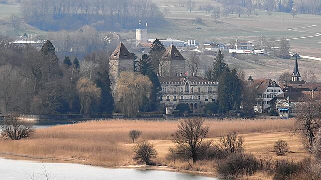 (Archivbild) Das Schloss Gottlieben liegt am östlichen Rand der Thurgauer Gemeinde &ndash; direkt am Ufer des Seerheins.
