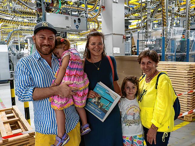 Unterwegs: Familie Werner aus Uhldingen mit Vater Simon, Mutter Regina und Großmutter Maria sowie den Kindern Marie und Ella.