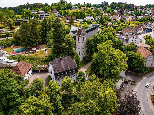 Blick auf die katholische St. Mauritiuskirche.