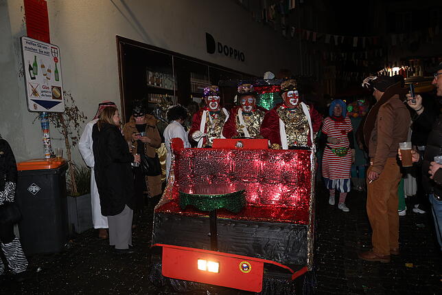 Bild 18: Schmotzige Dunschtig in Konstanz: Mäschgerle und Narren bevölkern die Stadt am Bodensee – alle Bilder!