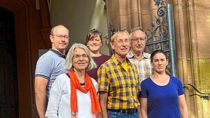 Sie hoffen auf Kandidaten (von links): Pfarrer Steffen Mahler, Pfarrerinnen Ulrike Krumm und Nina Reichel, Vorsitzender Schopfheim ...