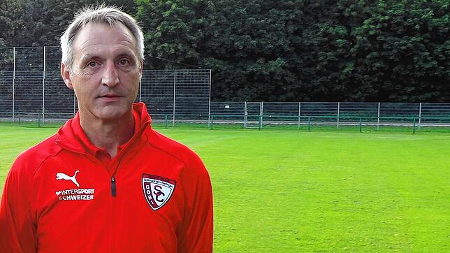 Trainer Michael Hoffmeister hatte den FC Singen gut eingestellt und der zum Abschluss des Jahres im Kellerderby beim VfR Hausen einen ...