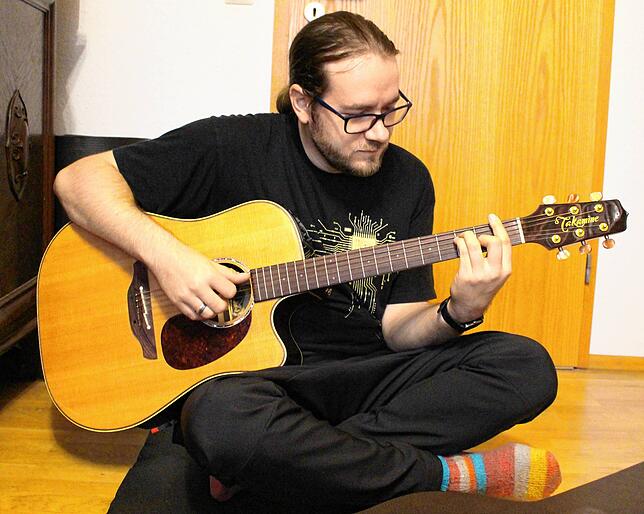 Warum die viele Zeit nicht in etwas Sinnvolles investieren, wie etwa das Erlernen eines (neuen) Musikinstrumentes? Diese Sache, die ...