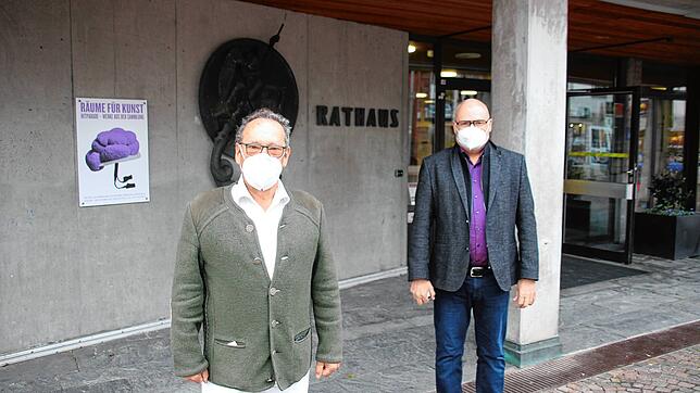 Impfaktion für Erst- und Zweitimpfungen: Über Pläne haben Johannes Probst (links), Sprecher der St. Georgener Ärzteschaft, und ...