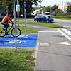 Fahrrad oder Auto? Ein Radschnellweg vom Häfler Stadtbahnhof zumindest bis zum Flughafen soll Pendlern eine attraktive Alternative bieten.