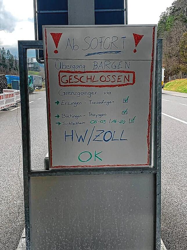Die Schweiz hat den Grenzübergang Bargen in den deutschen Schwarzwald-Baar-Kreis seit Dienstagabend für den Personenverkehr gesperrt und ...