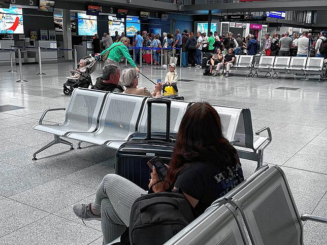 Die Koffer sind gepackt und los geht‘s: Von Friedrichshafen aus starten das ganze Jahr über Flieger zu den verschiedensten Urlaubsorten.