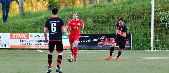 Bild 24: FC Rot-Weiß Weilheim besiegt den FC Wallbach im &bdquo;Duell am Strich&ldquo; mit 3:1 &ndash; wir haben die Bilder!
