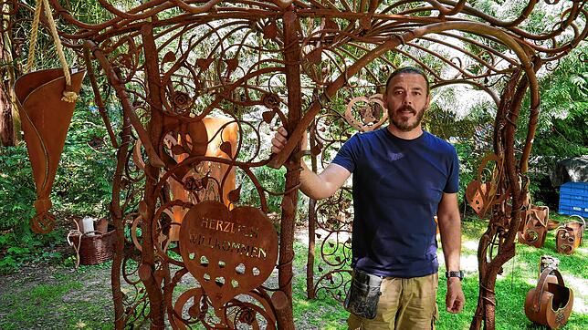 Aus Krakau angereist war der Metallbildhauer Tadeusz Laton mit seinen filigranen Gartenskulpturen.