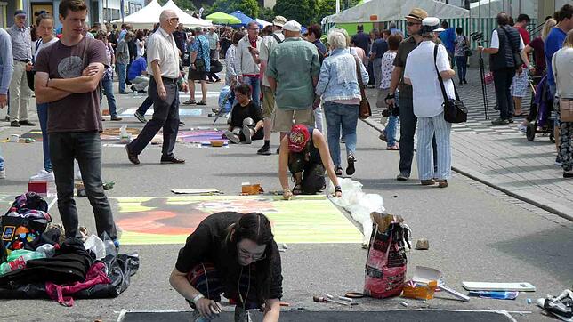 Das Blumberger Street Art Festival ist ein Renner. Die Blumberger hauptstraße erlebt am Sonntag ein Volksfest, im Vordergrund ist die ...