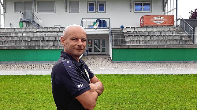 Patrick Hagg, Trainer des TSV Aach-Linz, quittiert ein knappes 1:0 seiner Mannschaft über den Türkisch SV Konstanz.