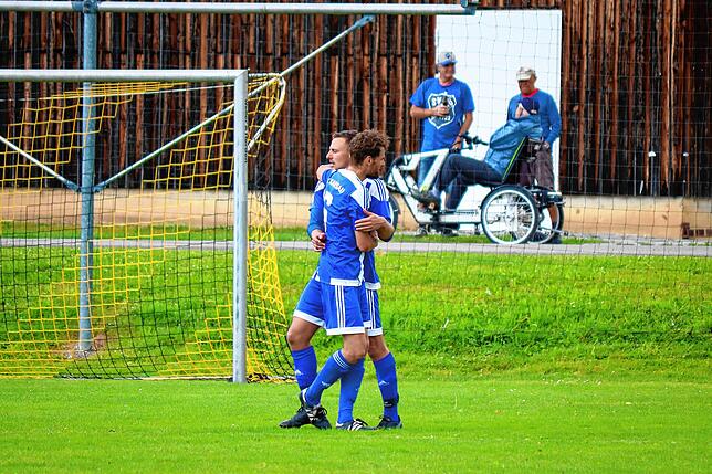 Bild 11: SV Karsau verteidigt die Tabellenspitze durch ein 2:0 beim SV Schwörstadt &ndash; und wir haben Bilder!