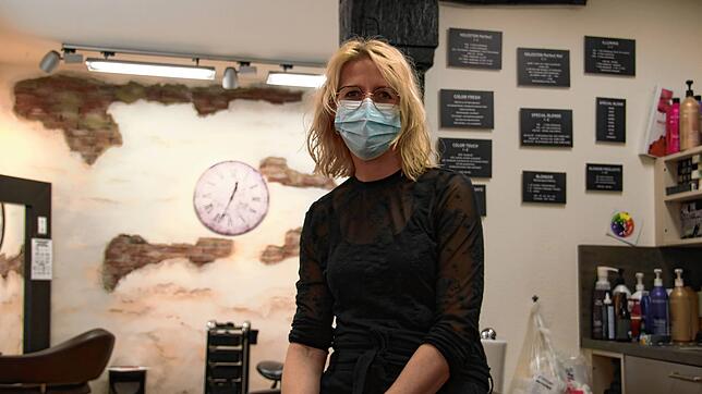Sandra Auer in ihrem Salon Glückssträhne in Radolfzell.