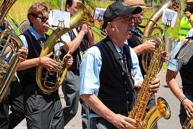 Bild 23: Dorf-Musik-Fest und Bezirksmusikfest in Menningen