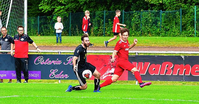 Bild 26: FC Wallbach dreht die Partie und gewinnt mit 3:2 gegen den FC RW Weilheim &ndash; und wir haben die Bilder!