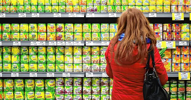 Warenangebot m Supermarkt: In den Preisen stecken viele Leistungen der Erzeuger nicht drin.