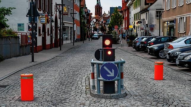Defekte Absperr-Poller im Villinger Riet.